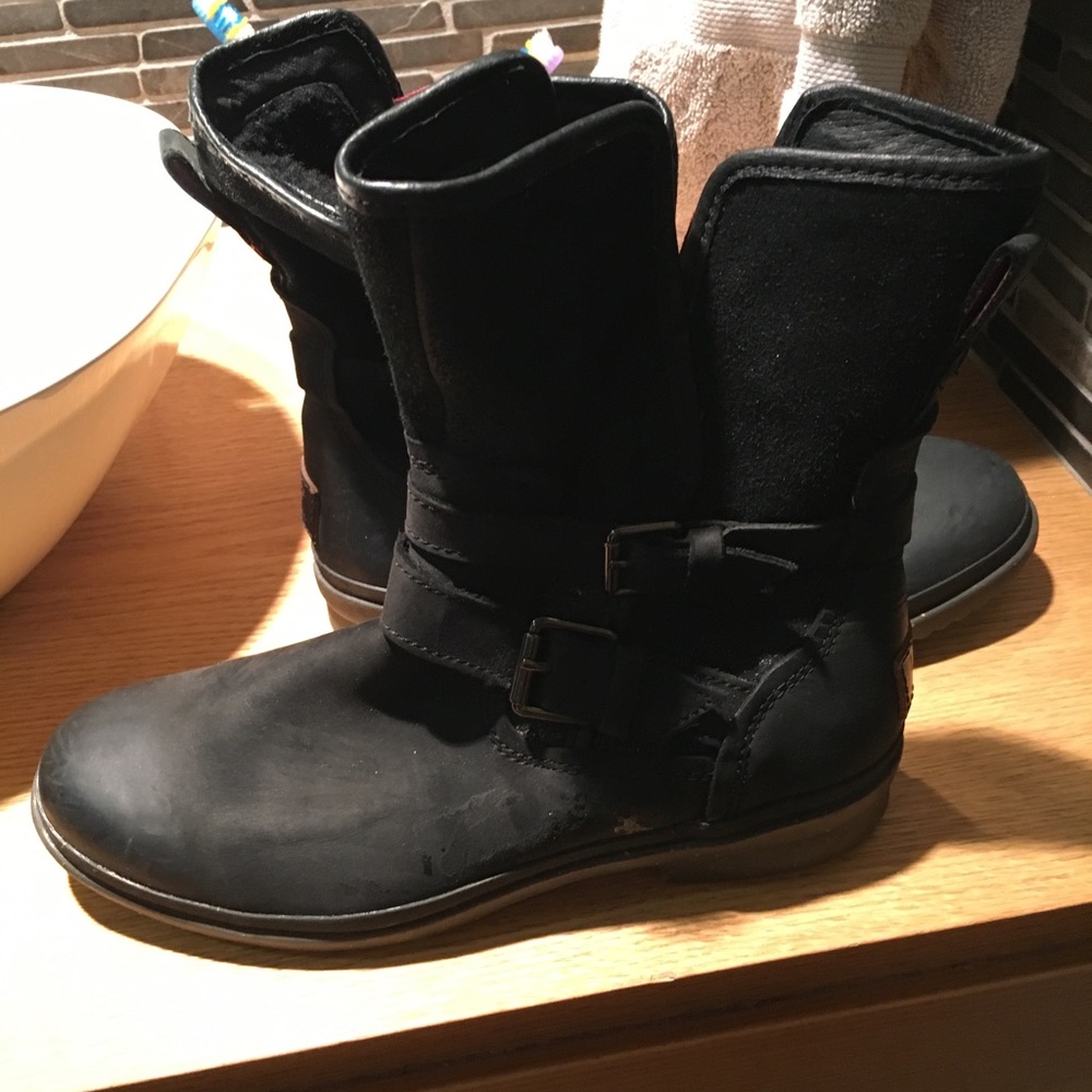 Waterproof uggs boots!